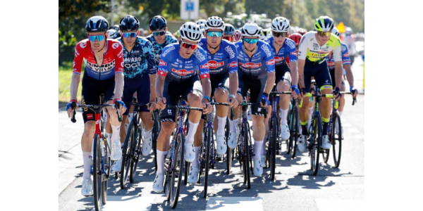 Draag Alpecin-Deceuninck wielershirts en laat onbeperkte kracht los Draag Alpecin-Deceuninck wielershirts en laat onbeperkte kracht los