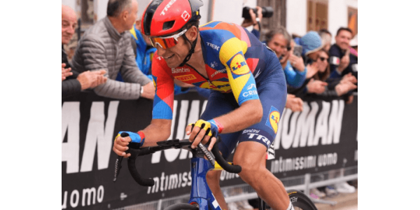 Giro d'Italia etappe 15: Carlos Verona wint solo Giro d'Italia etappe 15: Carlos Verona wint solo