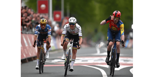 Mathias Skjermoser verslaat Pogacar en Evenpoel en wint de titel Mathias Skjermoser verslaat Pogacar en Evenpoel en wint de titel