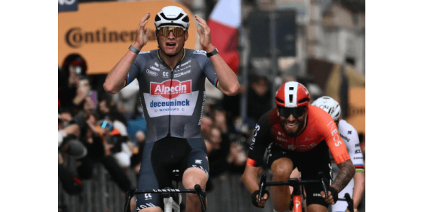 Legendarisch moment van Mathieu van der Poel in Milaan-Sanremo Legendarisch moment van Mathieu van der Poel in Milaan-Sanremo