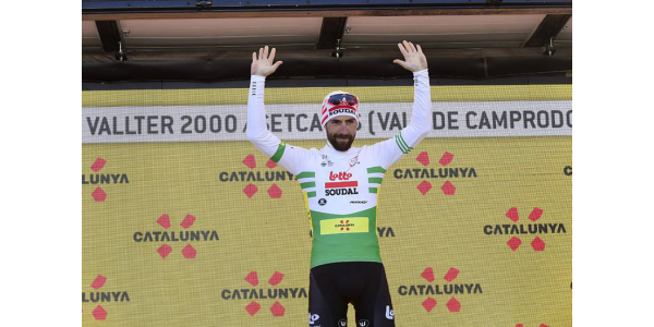 Adam Yates wint low key