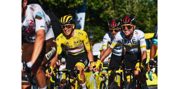 Bogacha droeg drie ereshirts om het kampioenschap te winnen Bogacha droeg drie ereshirts om het kampioenschap te winnen