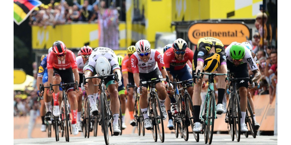 De Nederlander won de eerste overwinning in de loopbaan van de Tour de France De Nederlander won de eerste overwinning in de loopbaan van de Tour de France