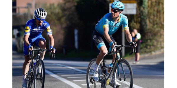 Het spel staat onder controle van Alaphilippe Het spel staat onder controle van Alaphilippe