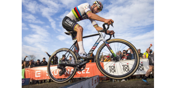 Van der Poel heeft zo'n grote overwinning nodig Van der Poel heeft zo'n grote overwinning nodig