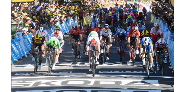 Viviani wint voor het eerst de Tour de France-kampioen in de vierde etappe Viviani wint voor het eerst de Tour de France-kampioen in de vierde etappe