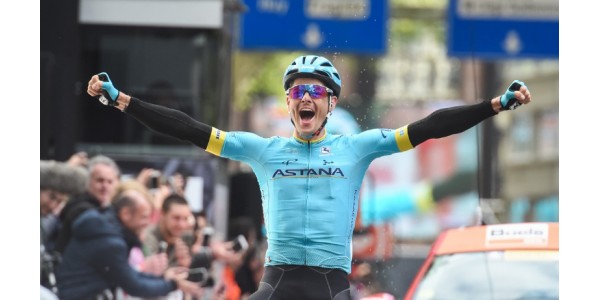 Voor het eerst in zijn carrière won Fuglsang de eendaagse overwinning! Voor het eerst in zijn carrière won Fuglsang de eendaagse overwinning!