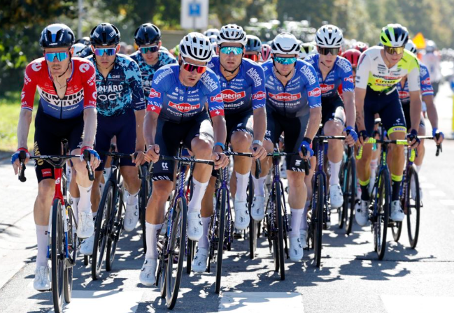 Draag Alpecin-Deceuninck wielershirts en laat onbeperkte kracht los