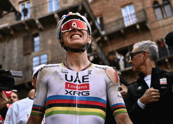 Strade Bianche - glorie en pijn op wielershirts