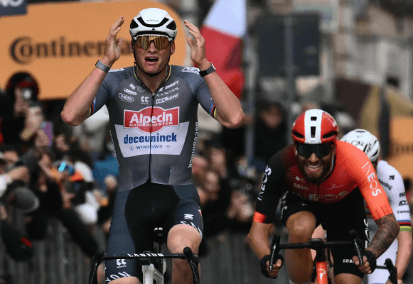Legendarisch moment van Mathieu van der Poel in Milaan-Sanremo