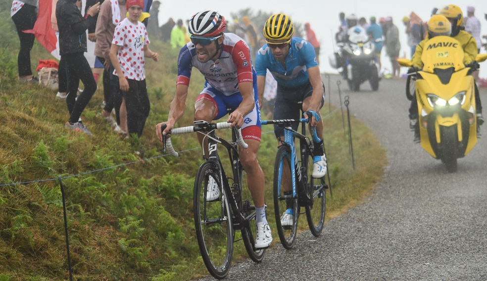 Simon Yates slaat een honkslag en wint de tweede overwinning van de persoonlijke Tour