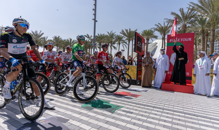 De 19-jarige tiener van het Russische gasteam brak door de S6 van de Verenigde Arabische Emiraten om het kampioenschap te winnen
