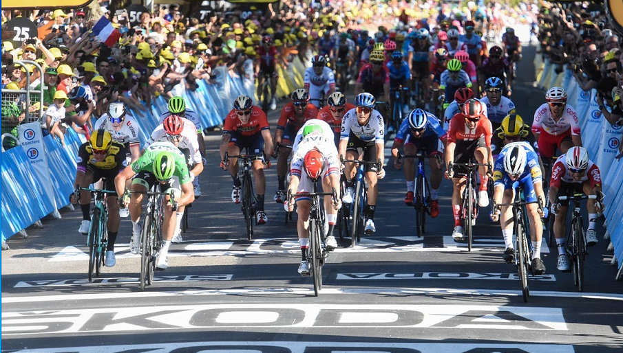 Viviani wint voor het eerst de Tour de France-kampioen in de vierde etappe